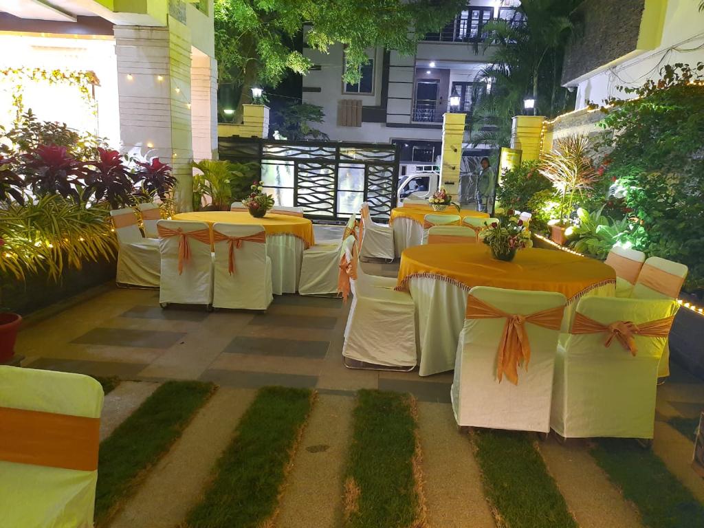 Dining Setup for Outdoor Party