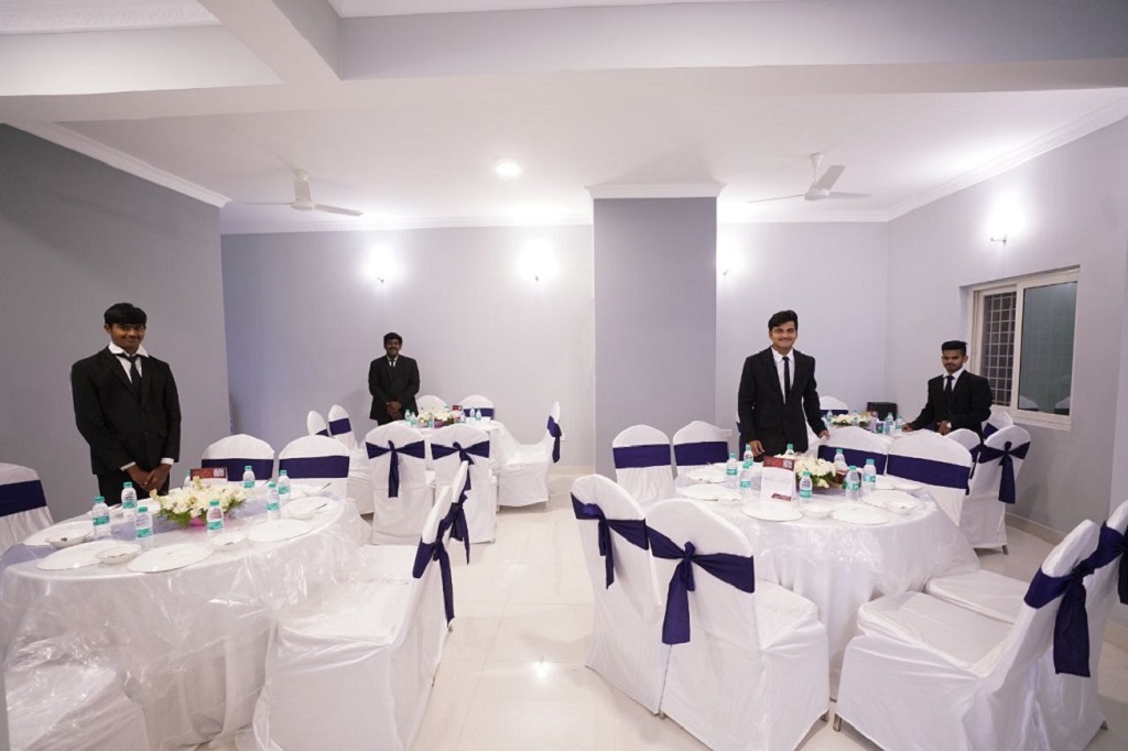 Dining setup Hyderabad Tenhouse